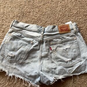 Light wash Levi’s shorts
